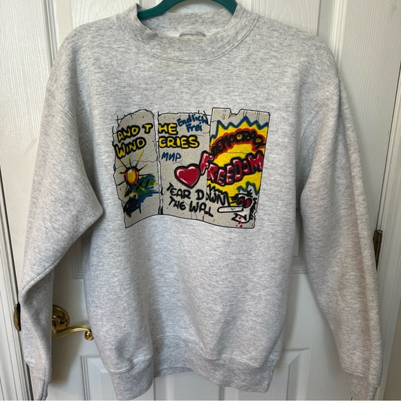oneita Tops - Vtg Oneita Berlin Wall Sweatshirt Sz M (38-40) Unisex Gray w colorful graphic